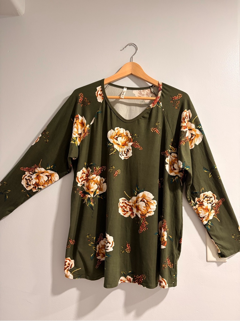 Floral Long-Sleeve Tunic Top in Olive Green
